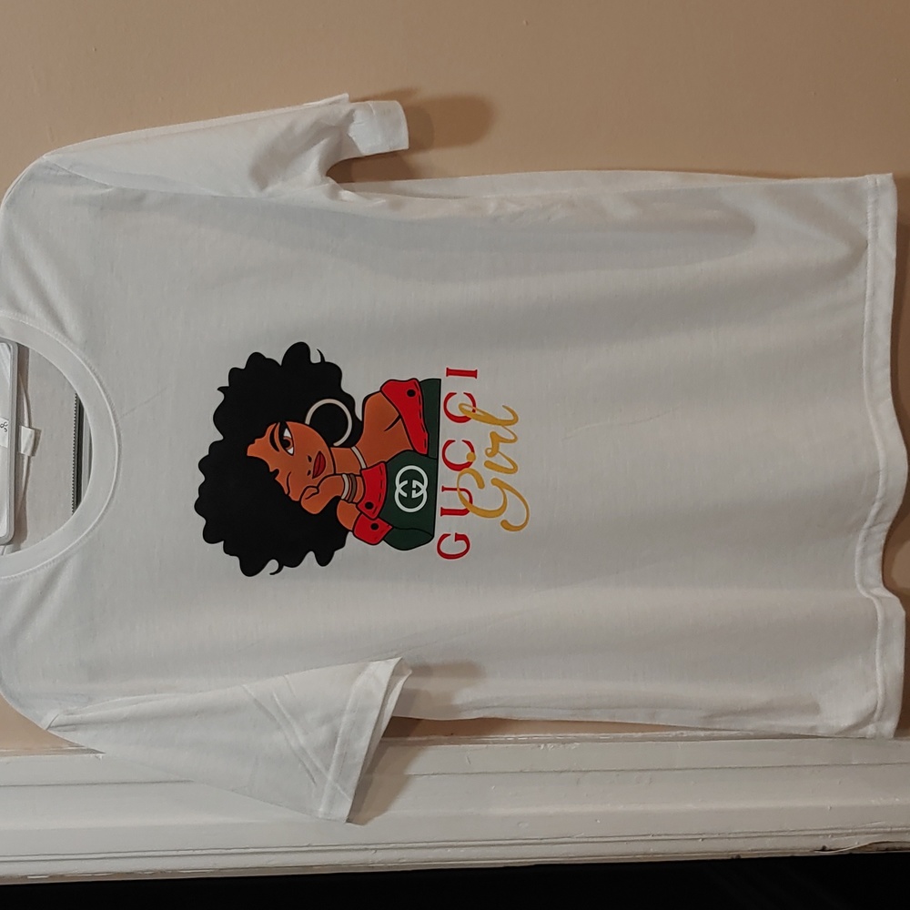 NWOT---TSHIRT --MEDIUM